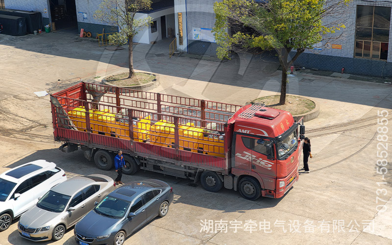 10噸架線(xiàn)式電機(jī)車(chē)出口海外 2.jpg